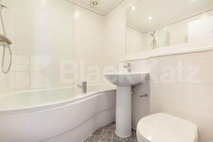 Contemporary one bedroom flat set on the first floor of a period conversion Marlborough Road, Upper Holloway